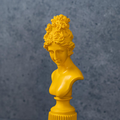 Lady decorative statue by Home 360