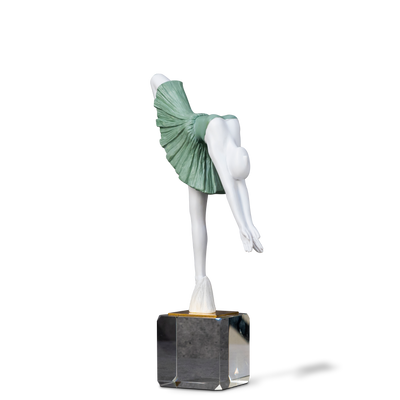 Ballerina statue by Home 360