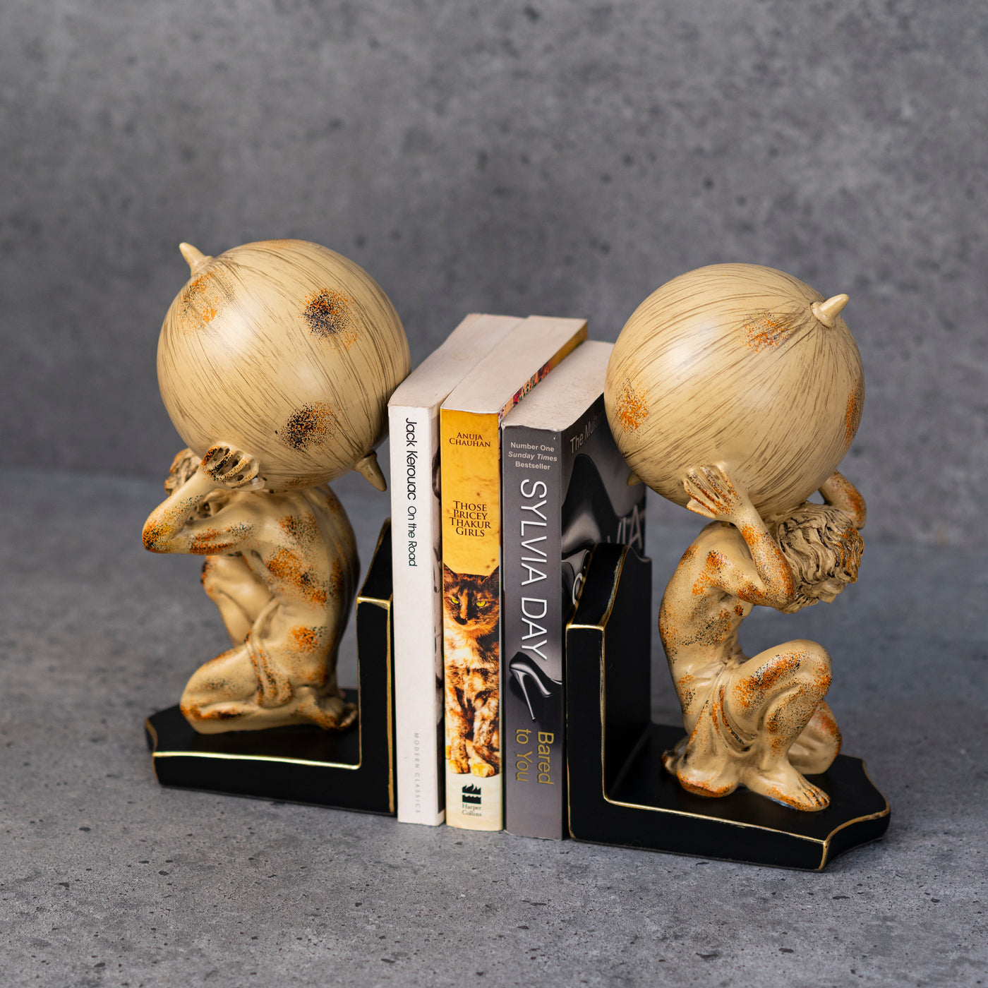 Wood colored bookends by Home 360