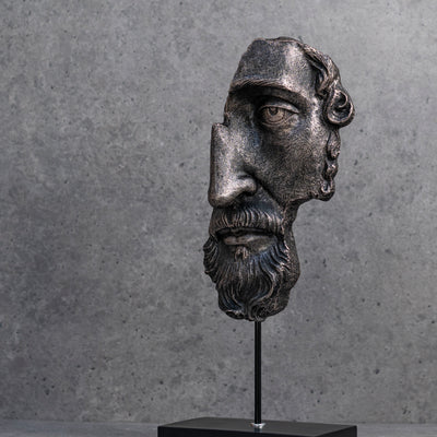 Face statue by Home 360