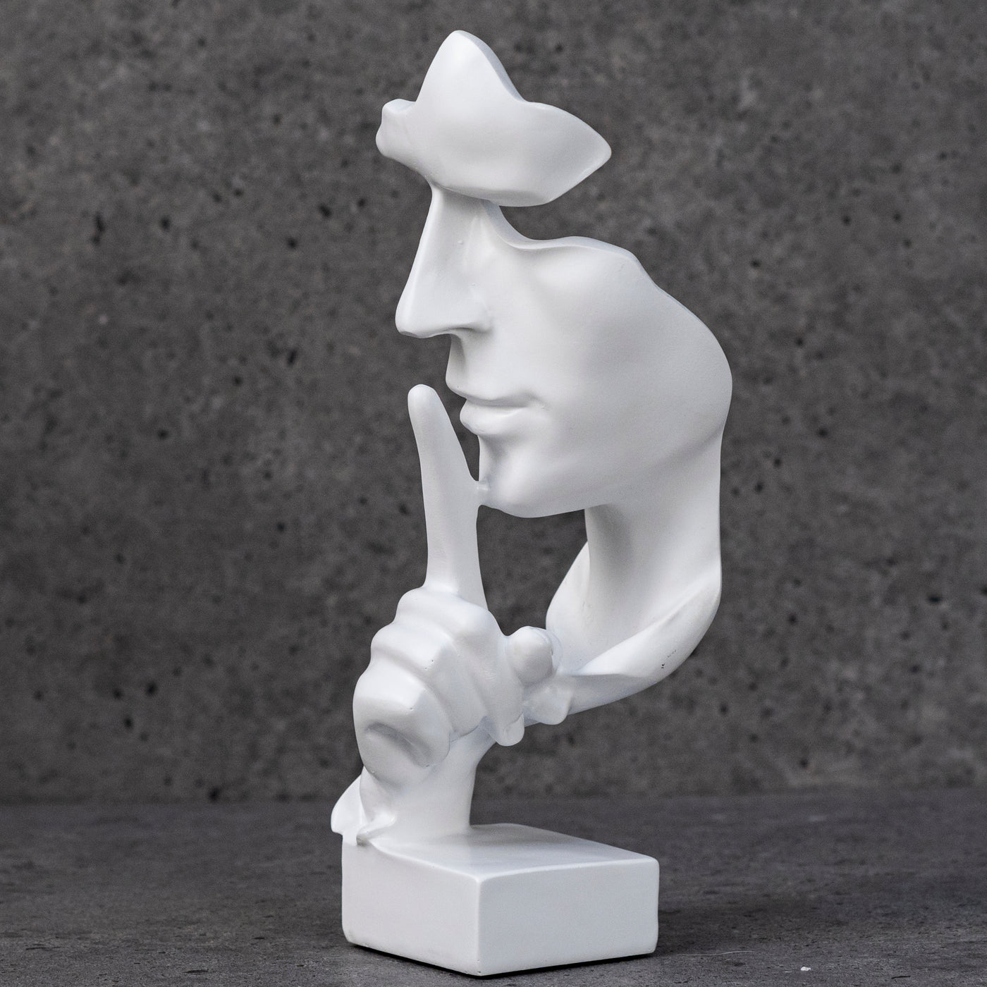 White face statue by Home 360