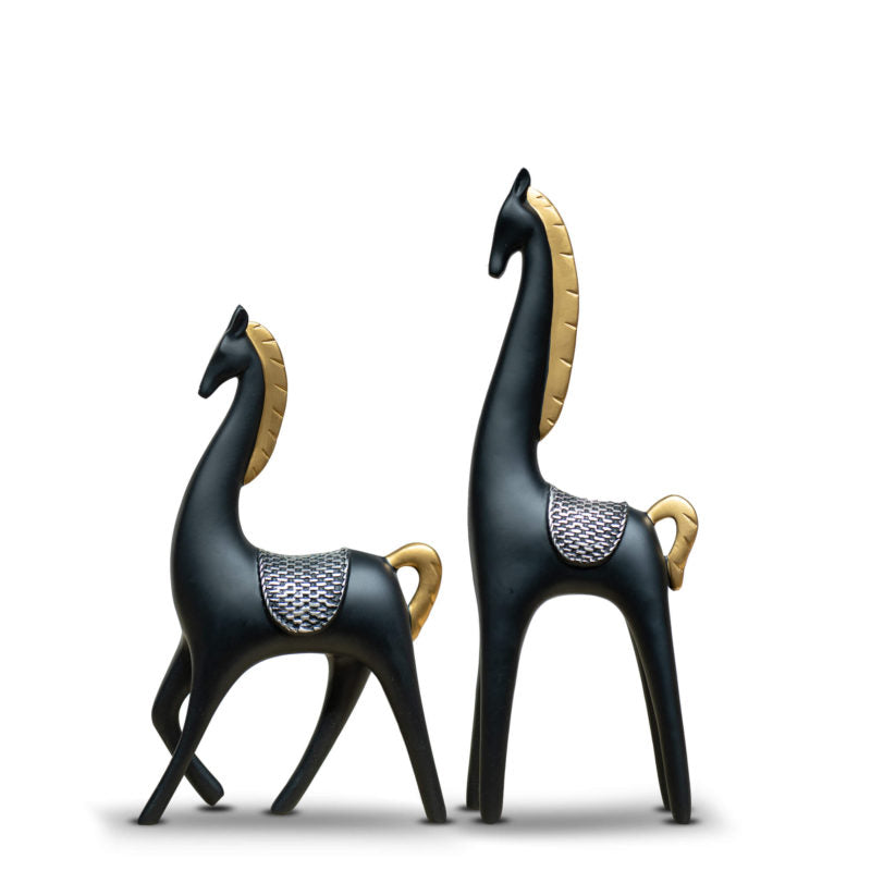 Decorative horse statues by Home 360
